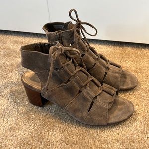 VIONIC BRISTOL SUEDE LACE UP BOOTIE 7.5